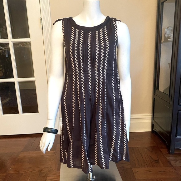 - Marc by Marc Jacobs Embroidered White Flower Dress - Picture 1 of 6
